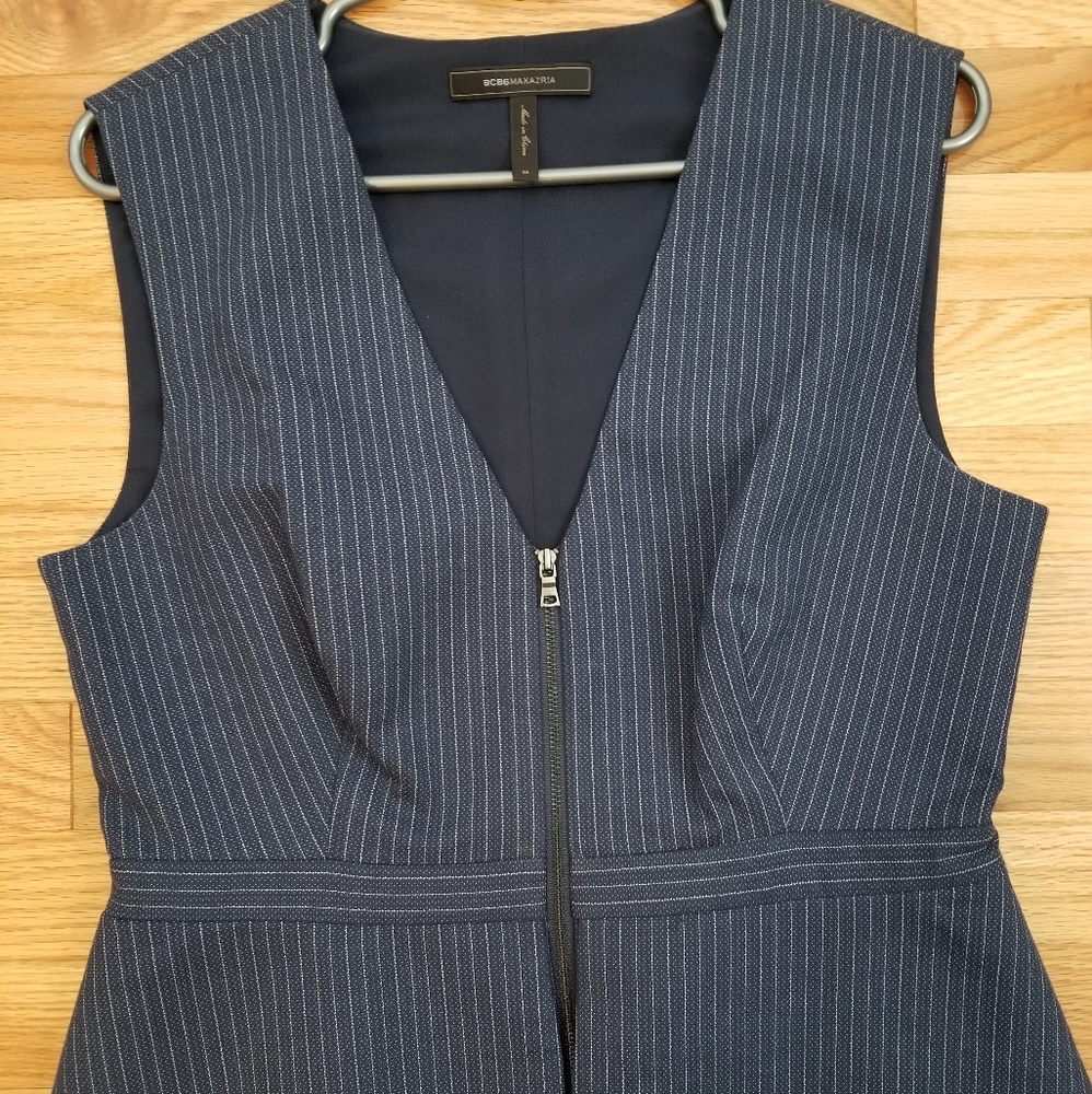 BCBG MaxAzria Navy sleeveless peplum zipper top